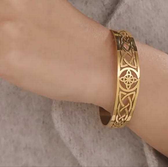 Breakfast at Tiffany's Bracelet - Picture 1 of 8